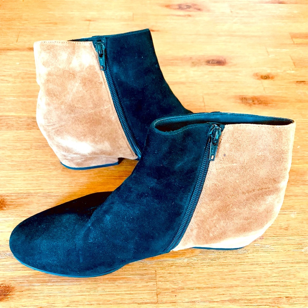 Vaneli Black tan split colored Suede Ankle Boots